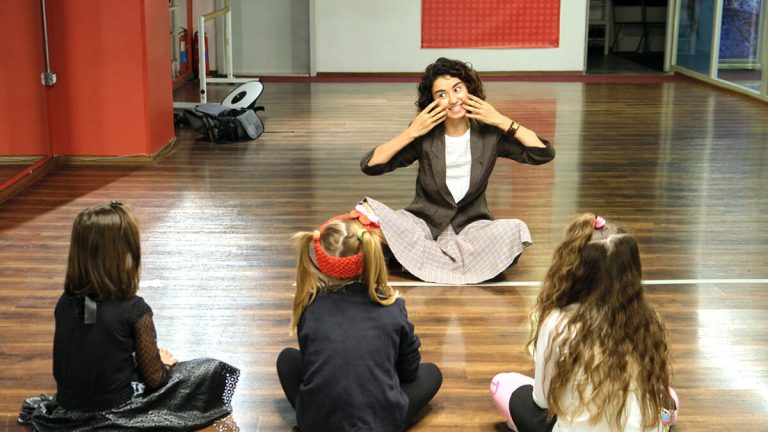 Petites voix, grandes émotions : accompagner l’expression en anglais